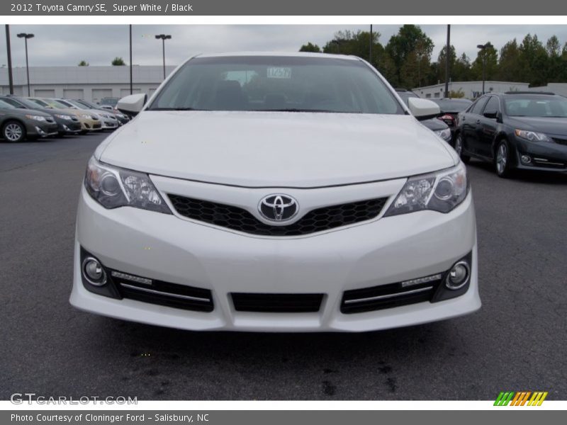 Super White / Black 2012 Toyota Camry SE