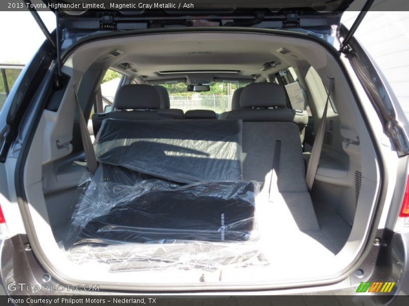 Magnetic Gray Metallic / Ash 2013 Toyota Highlander Limited