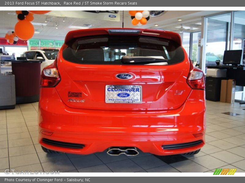 Race Red / ST Smoke Storm Recaro Seats 2013 Ford Focus ST Hatchback