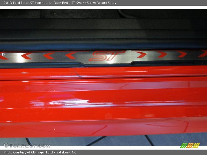 Race Red / ST Smoke Storm Recaro Seats 2013 Ford Focus ST Hatchback