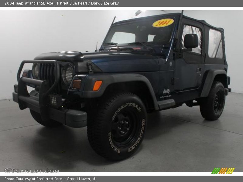 Patriot Blue Pearl / Dark Slate Gray 2004 Jeep Wrangler SE 4x4