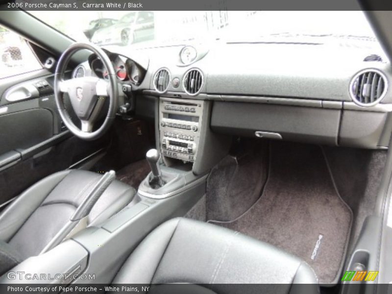 Dashboard of 2006 Cayman S