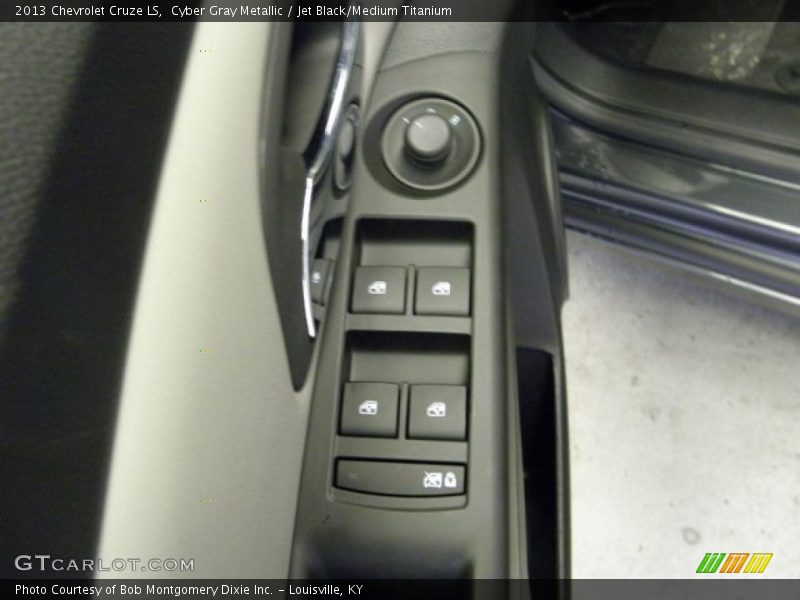 Cyber Gray Metallic / Jet Black/Medium Titanium 2013 Chevrolet Cruze LS