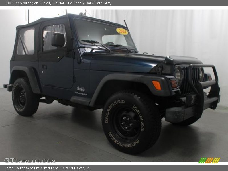 Patriot Blue Pearl / Dark Slate Gray 2004 Jeep Wrangler SE 4x4