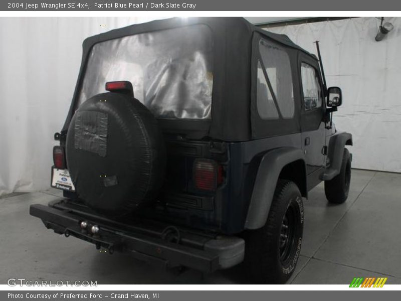 Patriot Blue Pearl / Dark Slate Gray 2004 Jeep Wrangler SE 4x4