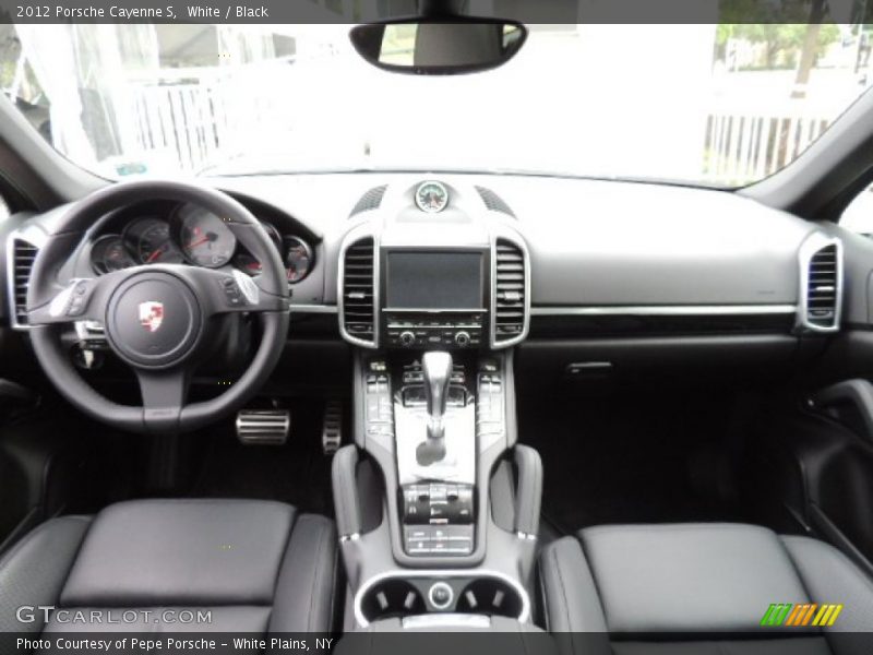 Dashboard of 2012 Cayenne S