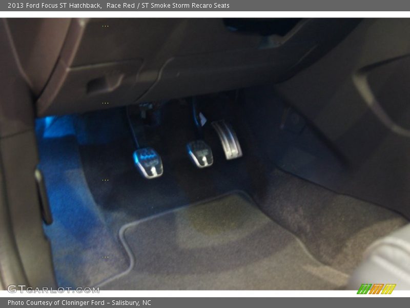 Race Red / ST Smoke Storm Recaro Seats 2013 Ford Focus ST Hatchback