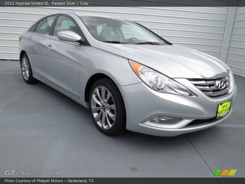 Radiant Silver / Gray 2013 Hyundai Sonata SE