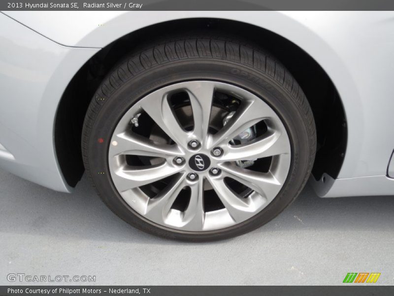 Radiant Silver / Gray 2013 Hyundai Sonata SE