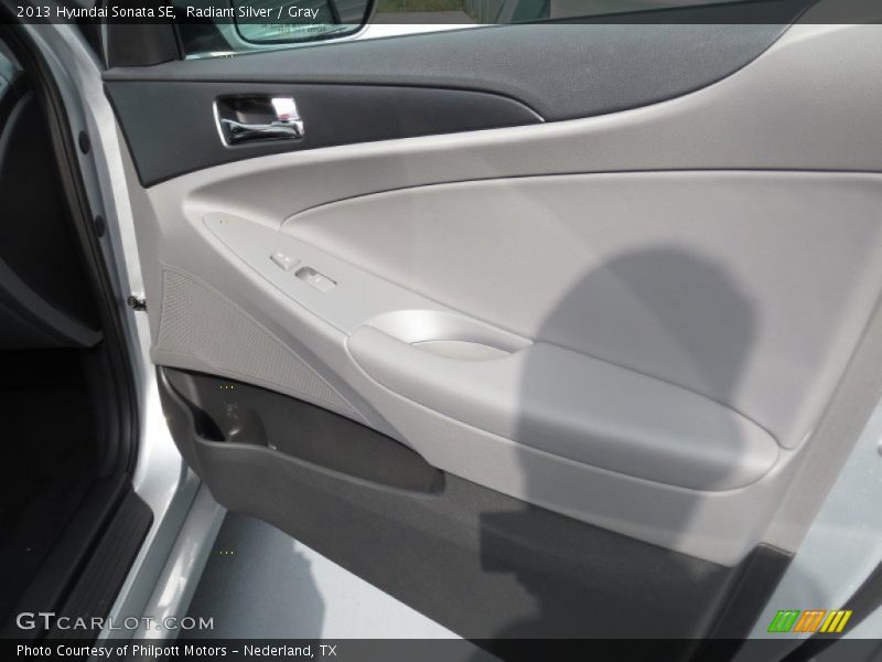 Radiant Silver / Gray 2013 Hyundai Sonata SE