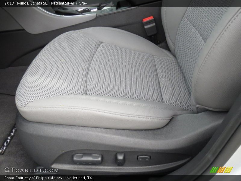 Radiant Silver / Gray 2013 Hyundai Sonata SE