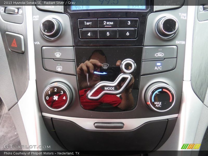 Radiant Silver / Gray 2013 Hyundai Sonata SE