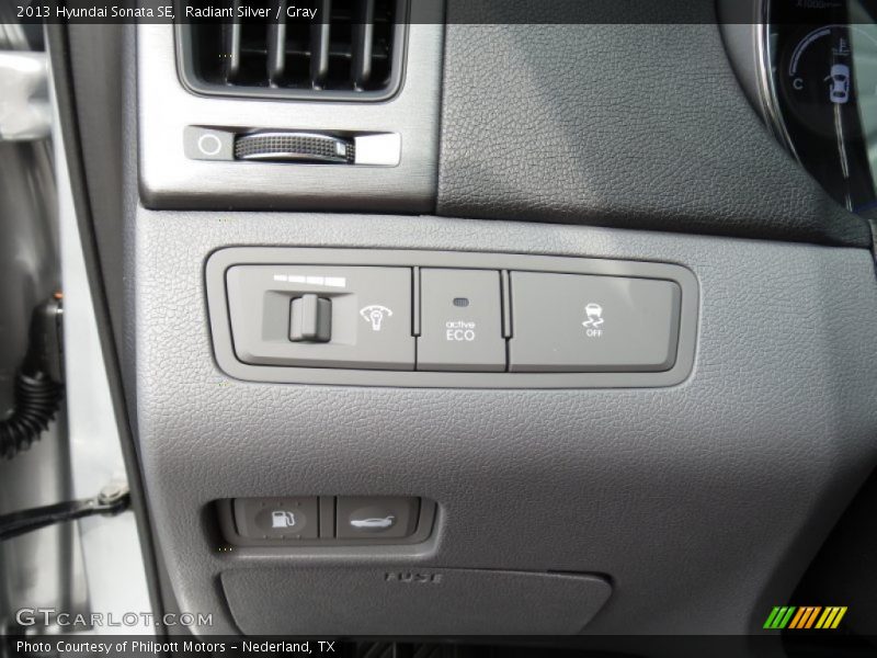 Radiant Silver / Gray 2013 Hyundai Sonata SE