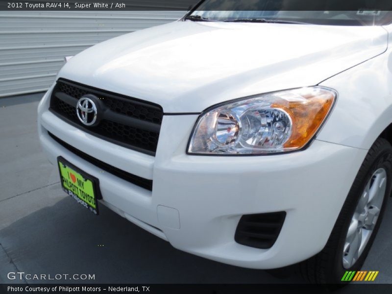 Super White / Ash 2012 Toyota RAV4 I4