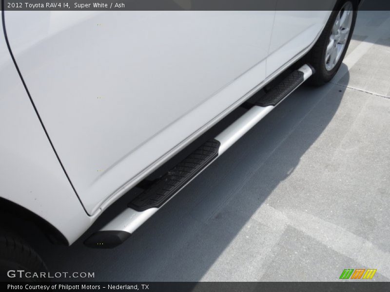 Super White / Ash 2012 Toyota RAV4 I4