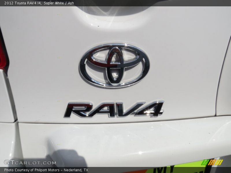Super White / Ash 2012 Toyota RAV4 I4