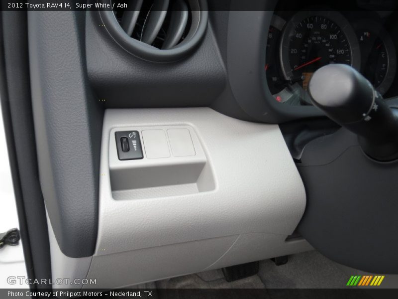 Super White / Ash 2012 Toyota RAV4 I4