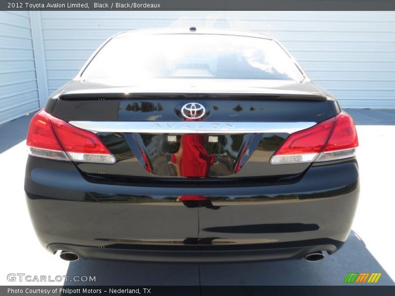 Black / Black/Bordeaux 2012 Toyota Avalon Limited
