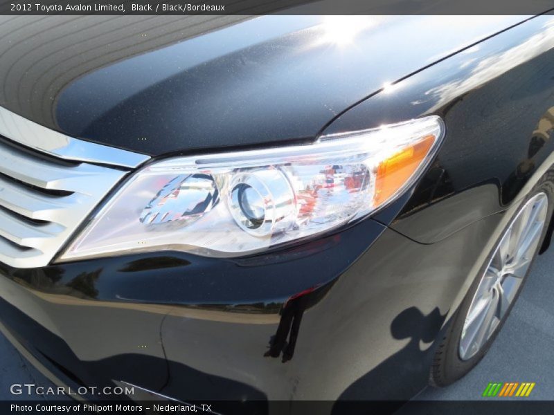 Black / Black/Bordeaux 2012 Toyota Avalon Limited