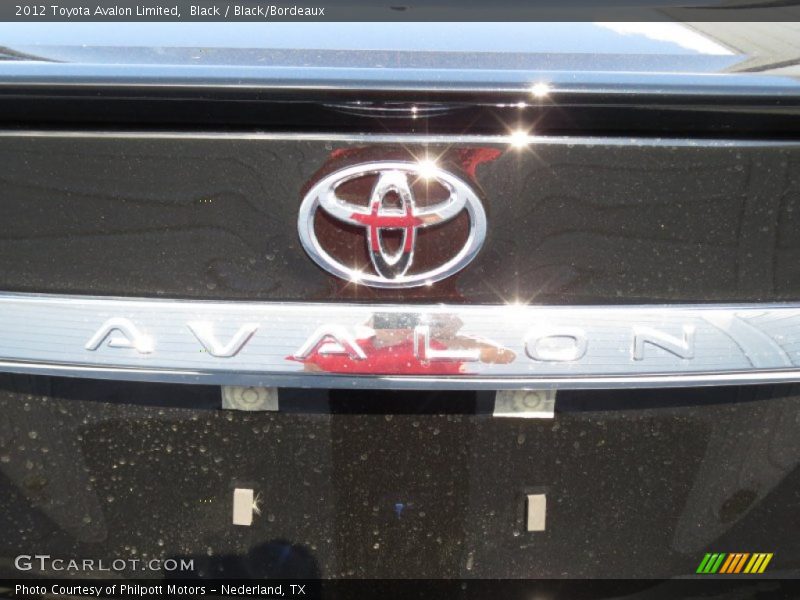Black / Black/Bordeaux 2012 Toyota Avalon Limited