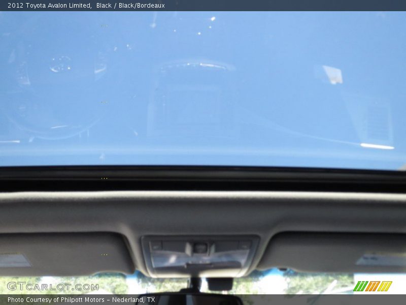 Black / Black/Bordeaux 2012 Toyota Avalon Limited