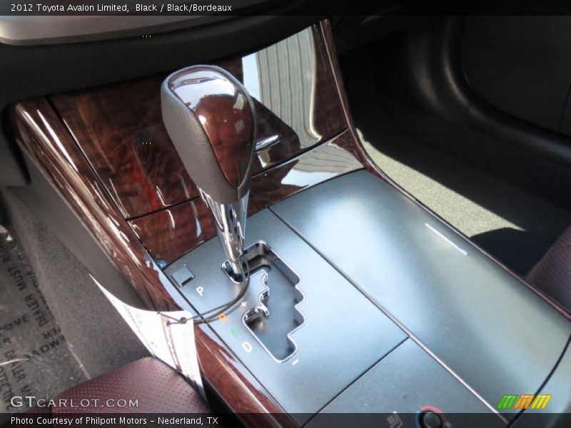 Black / Black/Bordeaux 2012 Toyota Avalon Limited