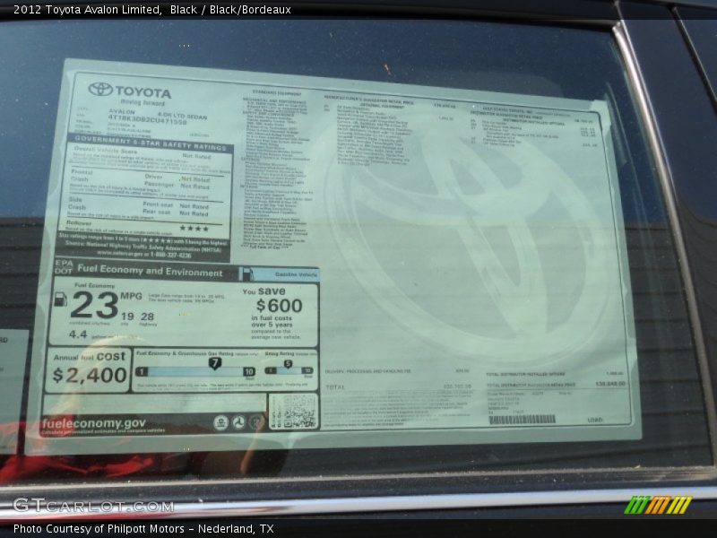 Black / Black/Bordeaux 2012 Toyota Avalon Limited
