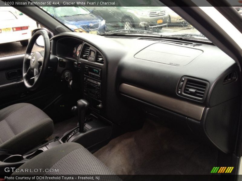 Glacier White Pearl / Charcoal 2003 Nissan Pathfinder SE 4x4
