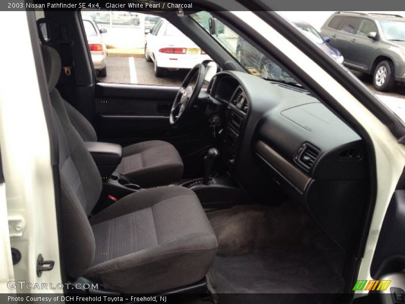 Glacier White Pearl / Charcoal 2003 Nissan Pathfinder SE 4x4