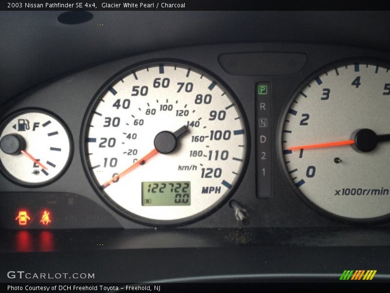 Glacier White Pearl / Charcoal 2003 Nissan Pathfinder SE 4x4