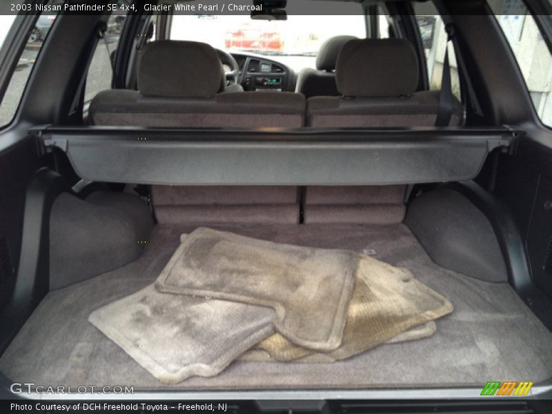 Glacier White Pearl / Charcoal 2003 Nissan Pathfinder SE 4x4