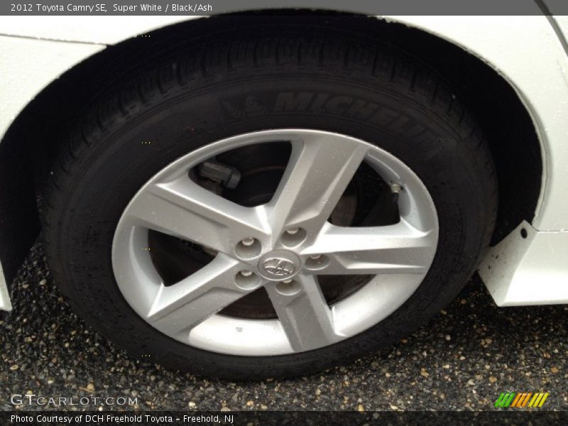 Super White / Black/Ash 2012 Toyota Camry SE