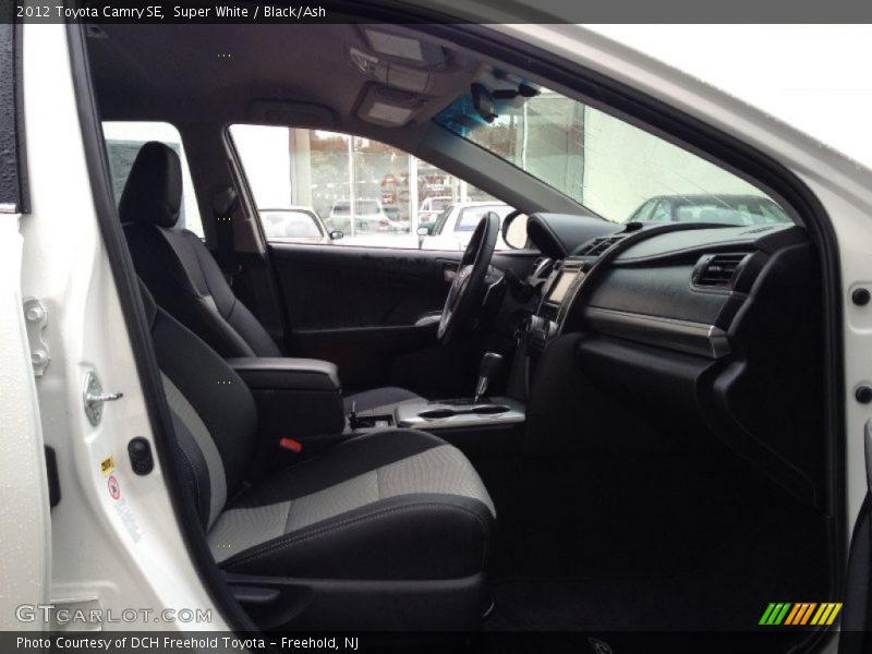 Super White / Black/Ash 2012 Toyota Camry SE