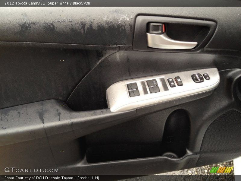 Super White / Black/Ash 2012 Toyota Camry SE