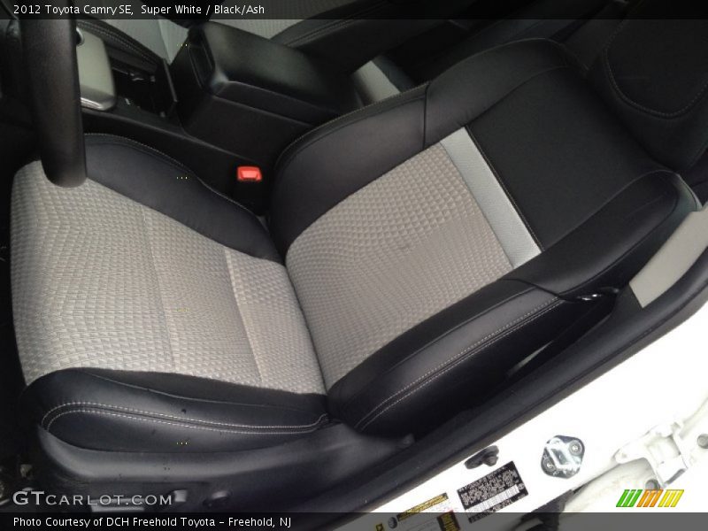 Super White / Black/Ash 2012 Toyota Camry SE