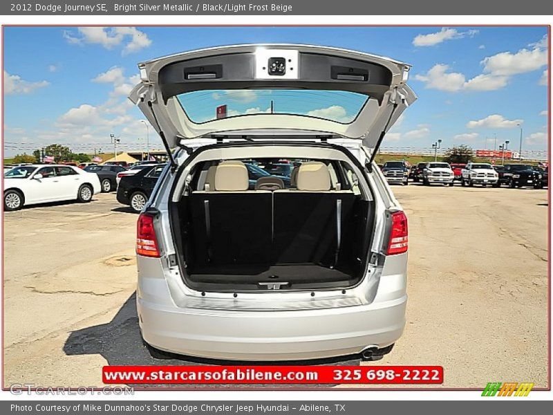 Bright Silver Metallic / Black/Light Frost Beige 2012 Dodge Journey SE