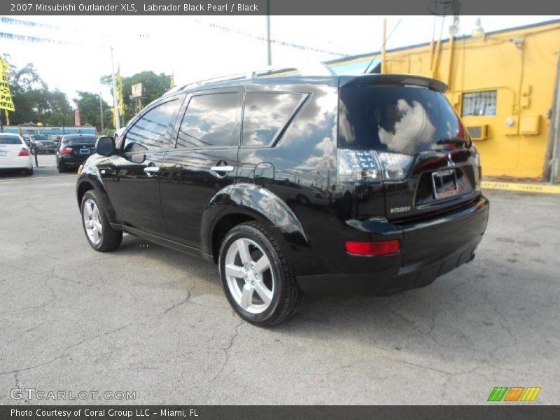 Labrador Black Pearl / Black 2007 Mitsubishi Outlander XLS