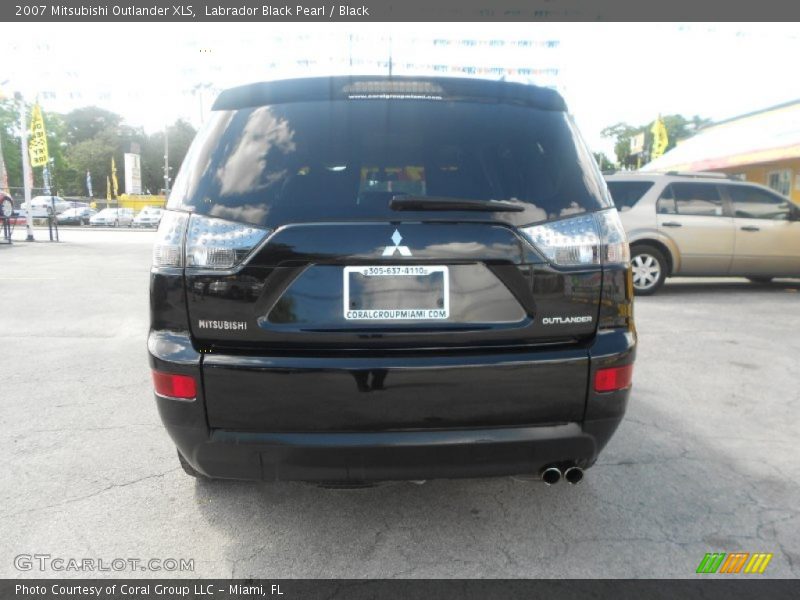 Labrador Black Pearl / Black 2007 Mitsubishi Outlander XLS
