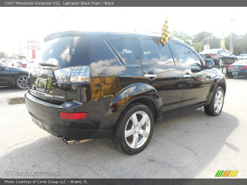 Labrador Black Pearl / Black 2007 Mitsubishi Outlander XLS
