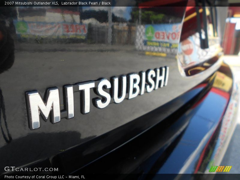 Labrador Black Pearl / Black 2007 Mitsubishi Outlander XLS