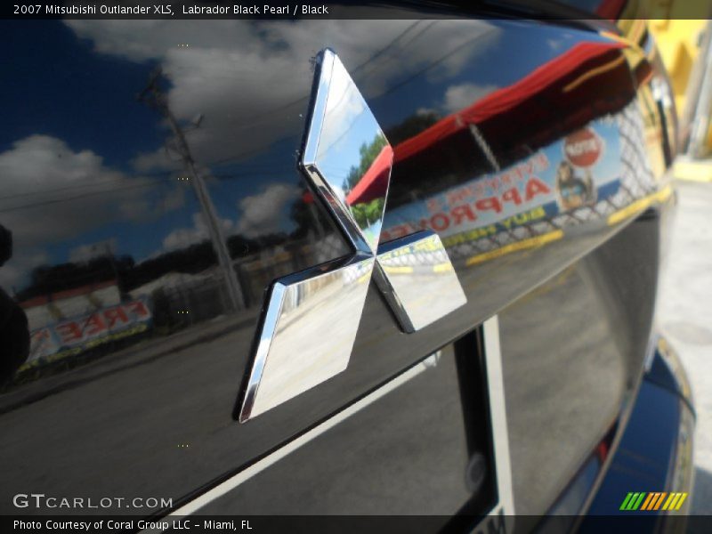 Labrador Black Pearl / Black 2007 Mitsubishi Outlander XLS