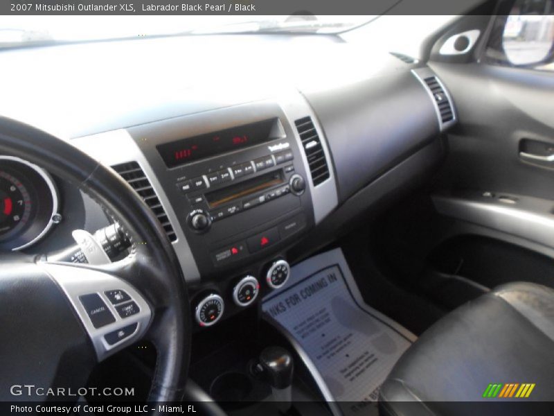 Labrador Black Pearl / Black 2007 Mitsubishi Outlander XLS