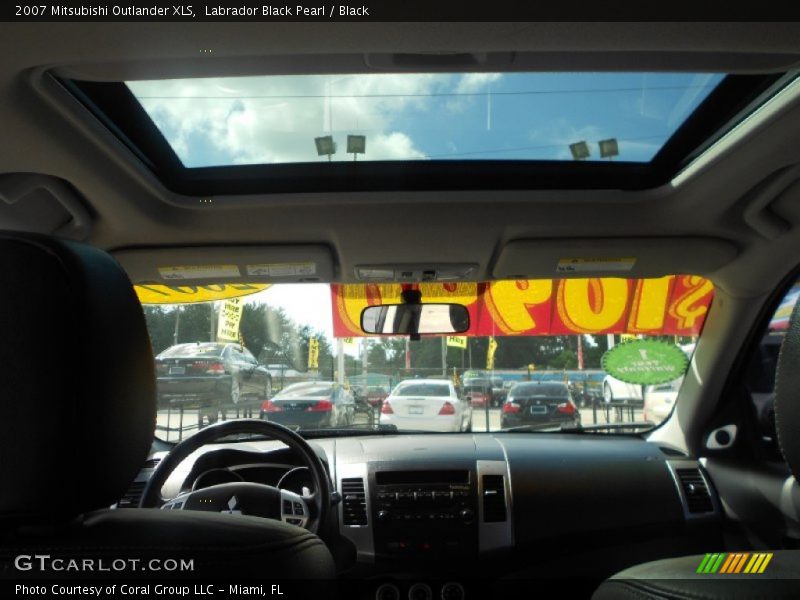 Labrador Black Pearl / Black 2007 Mitsubishi Outlander XLS