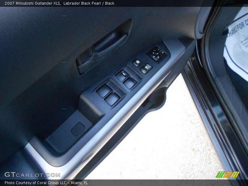 Labrador Black Pearl / Black 2007 Mitsubishi Outlander XLS