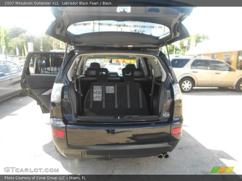 Labrador Black Pearl / Black 2007 Mitsubishi Outlander XLS