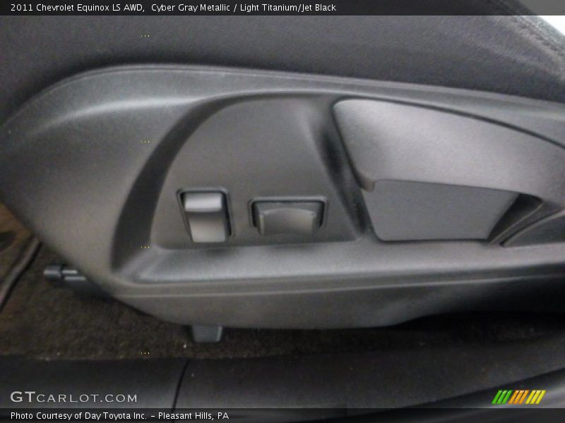 Cyber Gray Metallic / Light Titanium/Jet Black 2011 Chevrolet Equinox LS AWD