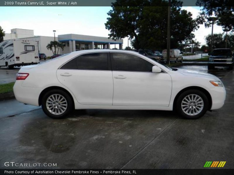 Super White / Ash 2009 Toyota Camry LE