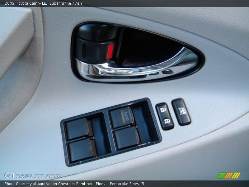 Super White / Ash 2009 Toyota Camry LE