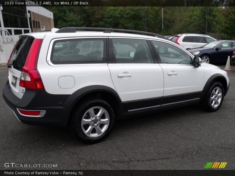 Ice White / Off Black 2010 Volvo XC70 3.2 AWD