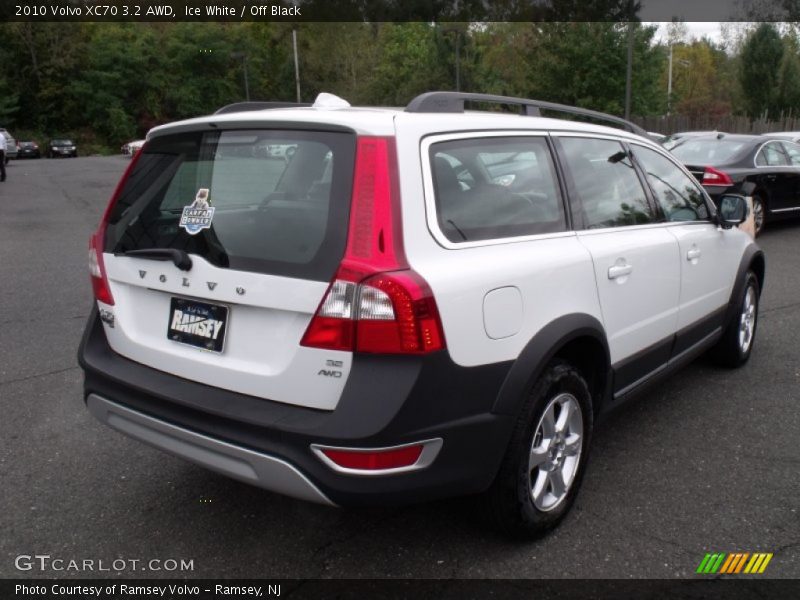 Ice White / Off Black 2010 Volvo XC70 3.2 AWD